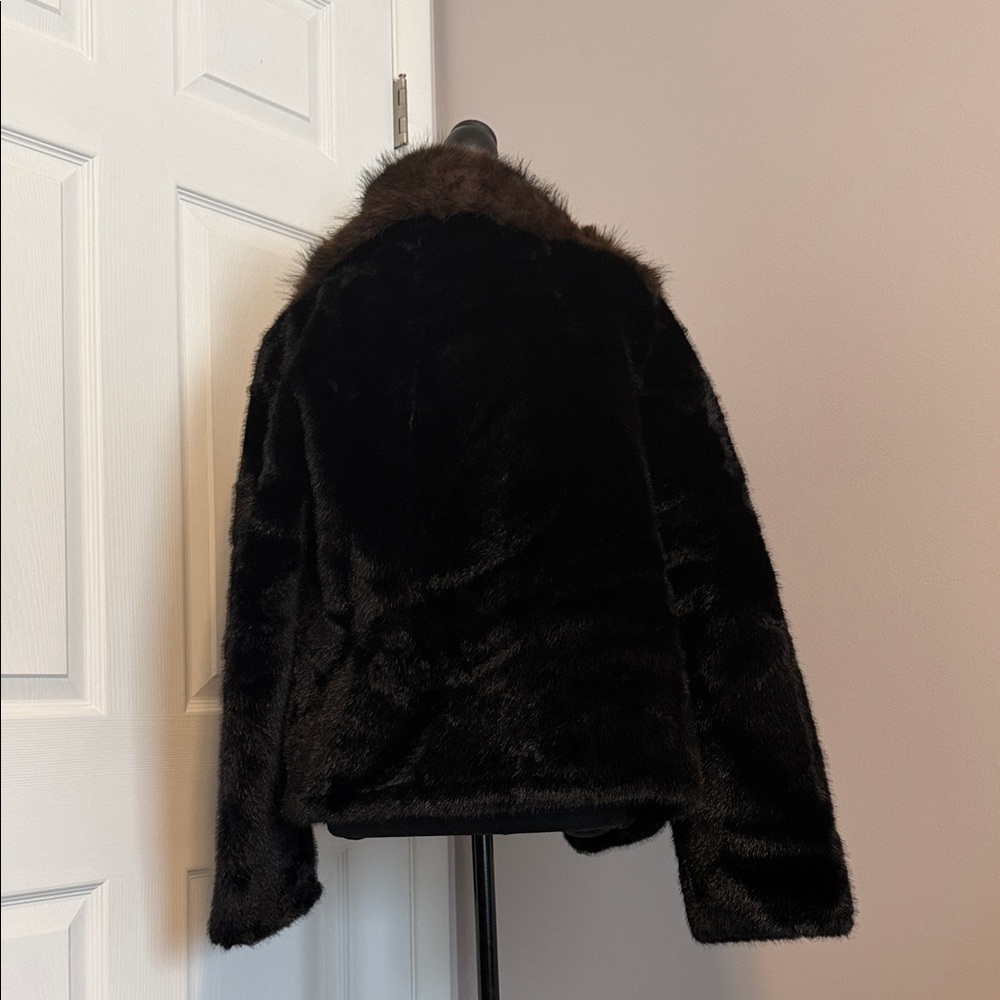Luxurious Faux Fur Jacket - Black and Brown - Picture 3 of 3